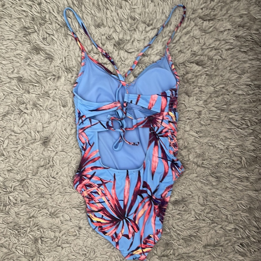 Jessica Simpson Swimsuit - Picture 3 of 4
